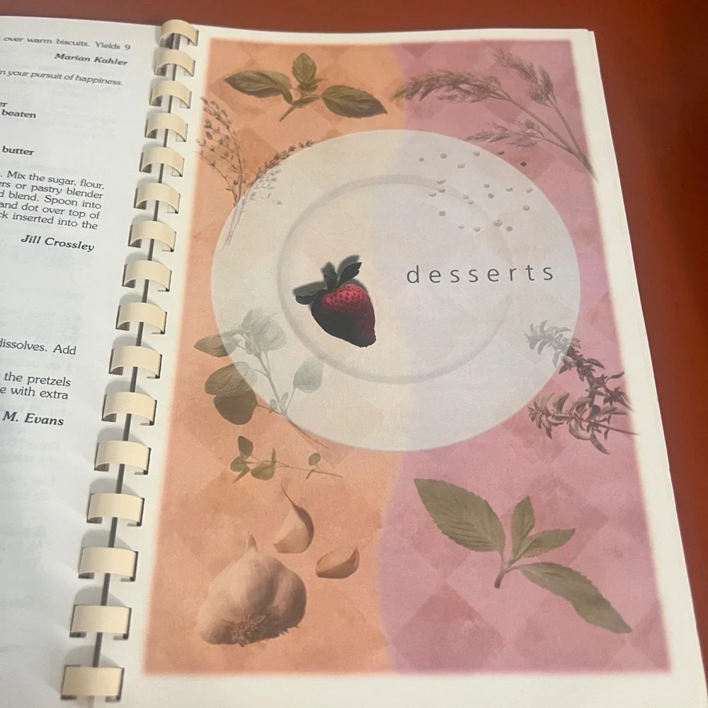 Our Best Recipes MOMS Club of Wilsonville Oregon Community Cookbook Plastic Comb